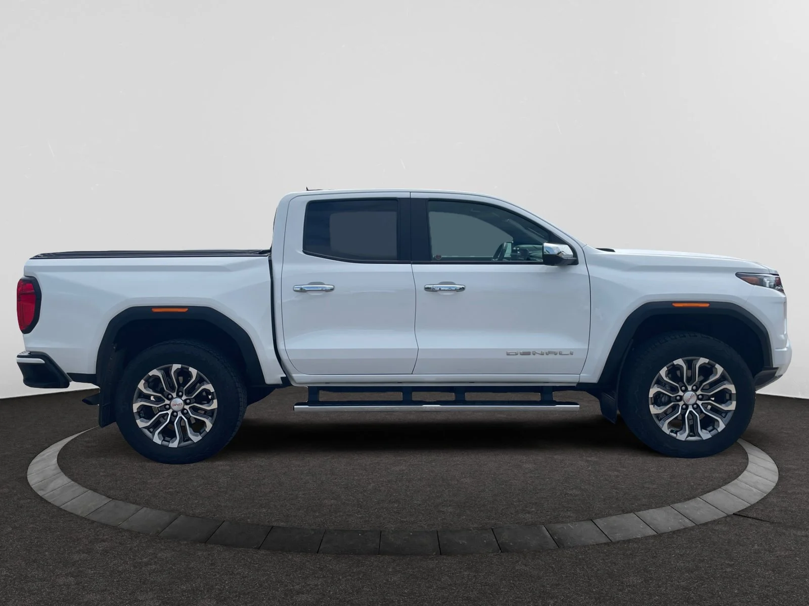 Used 2023 Summit White GMC Denali Crew 4x4 Leather Sunroof Nav image 6