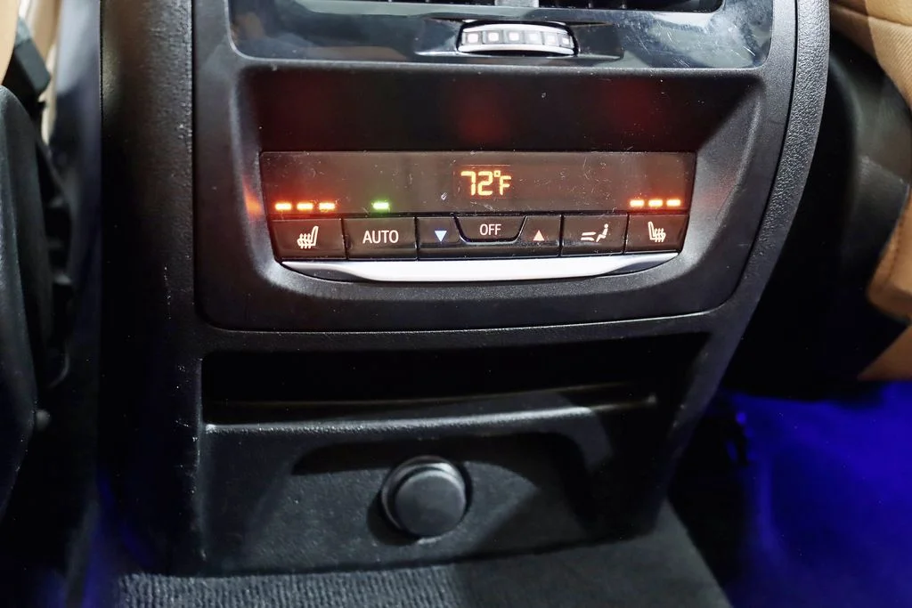 Used 2019 White BMW xDrive30i image 27