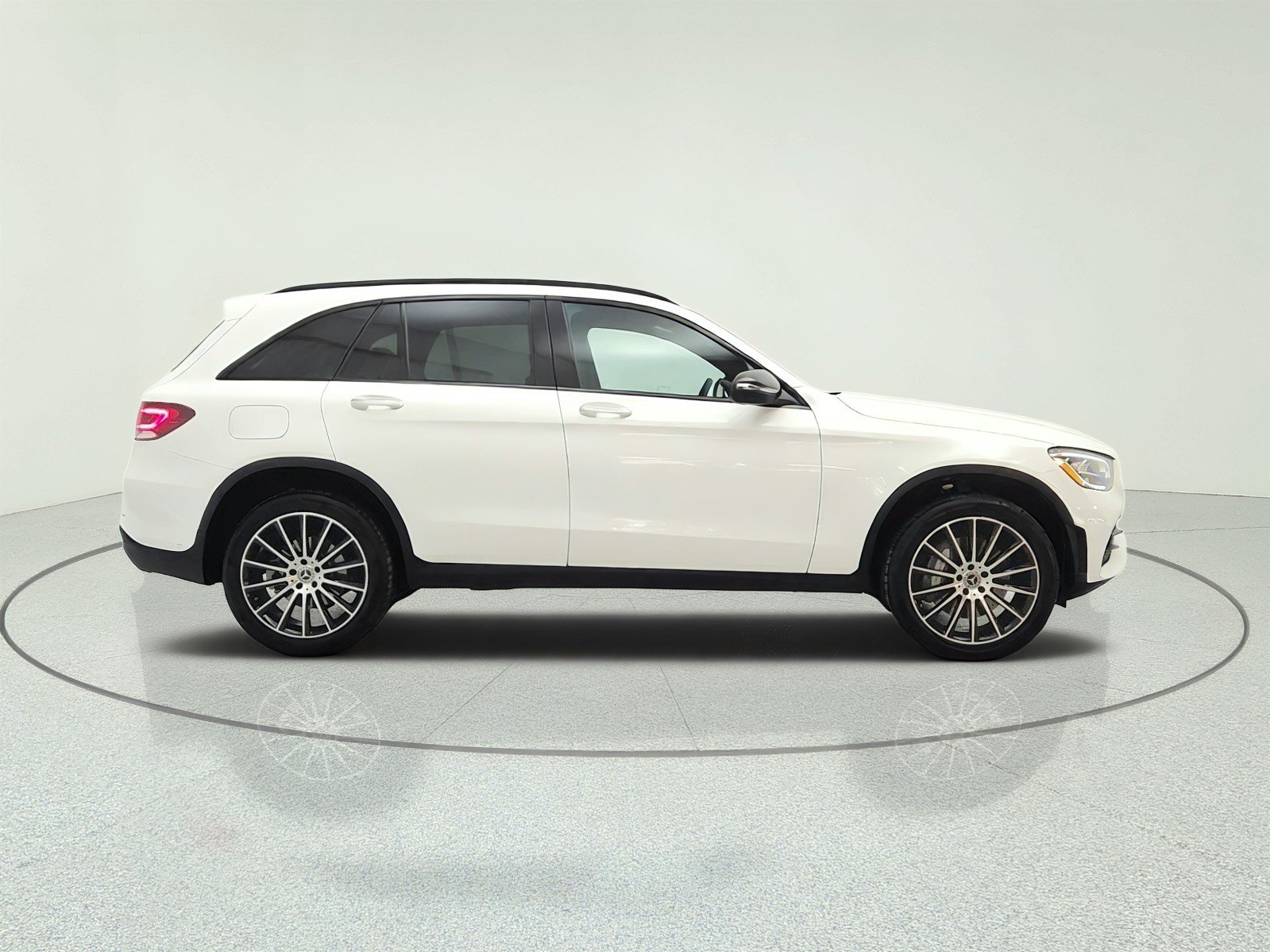 Used 2022 Polar White Mercedes-Benz GLC 300 SUV image 4