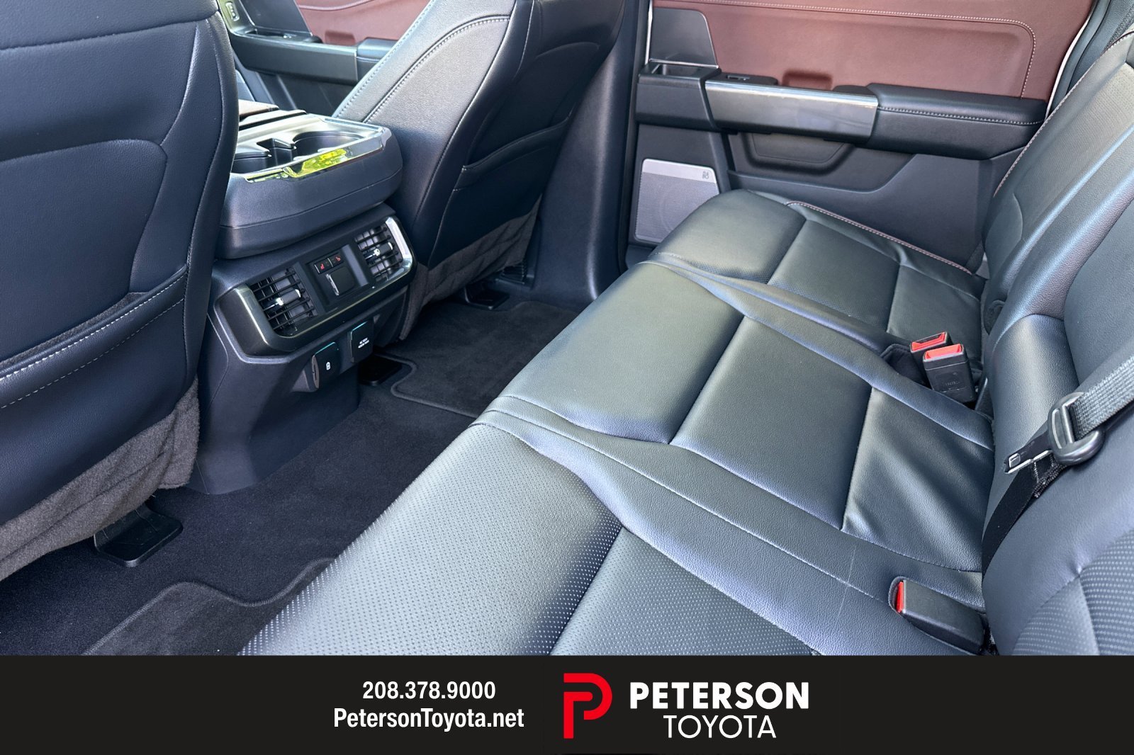 Used 2023  Ford Lariat image 11