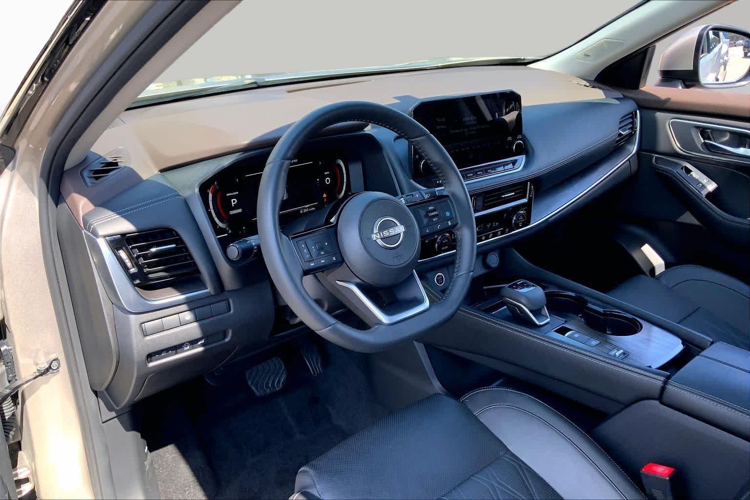 Used 2023 Champagne Silver Metallic Nissan Platinum image 18