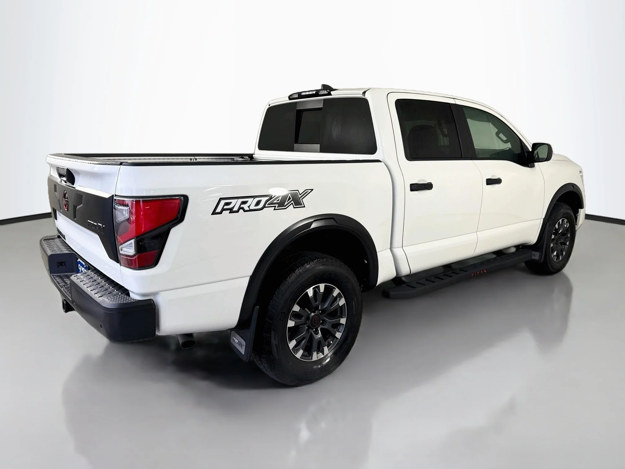 Used 2024 Glacier White Nissan PRO-4X image 7