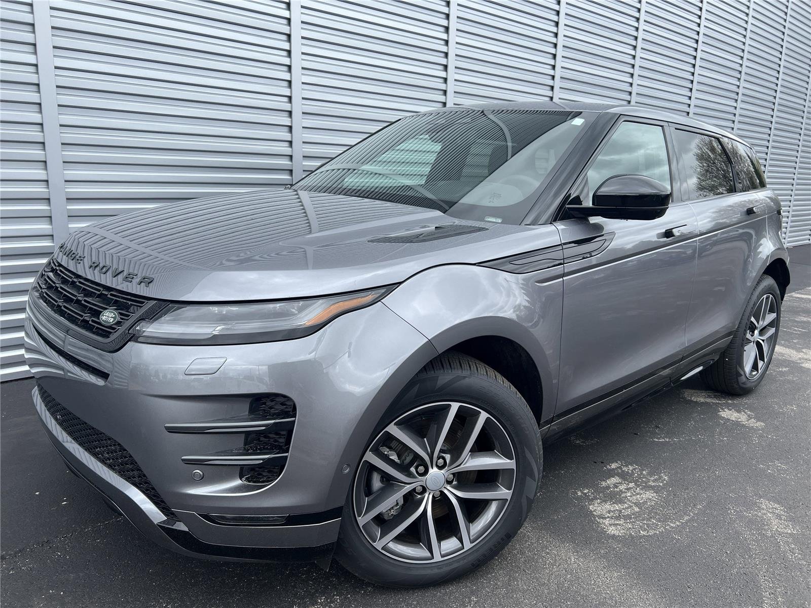 New 2026 Eiger Grey Land Rover Dynamic SE image 1