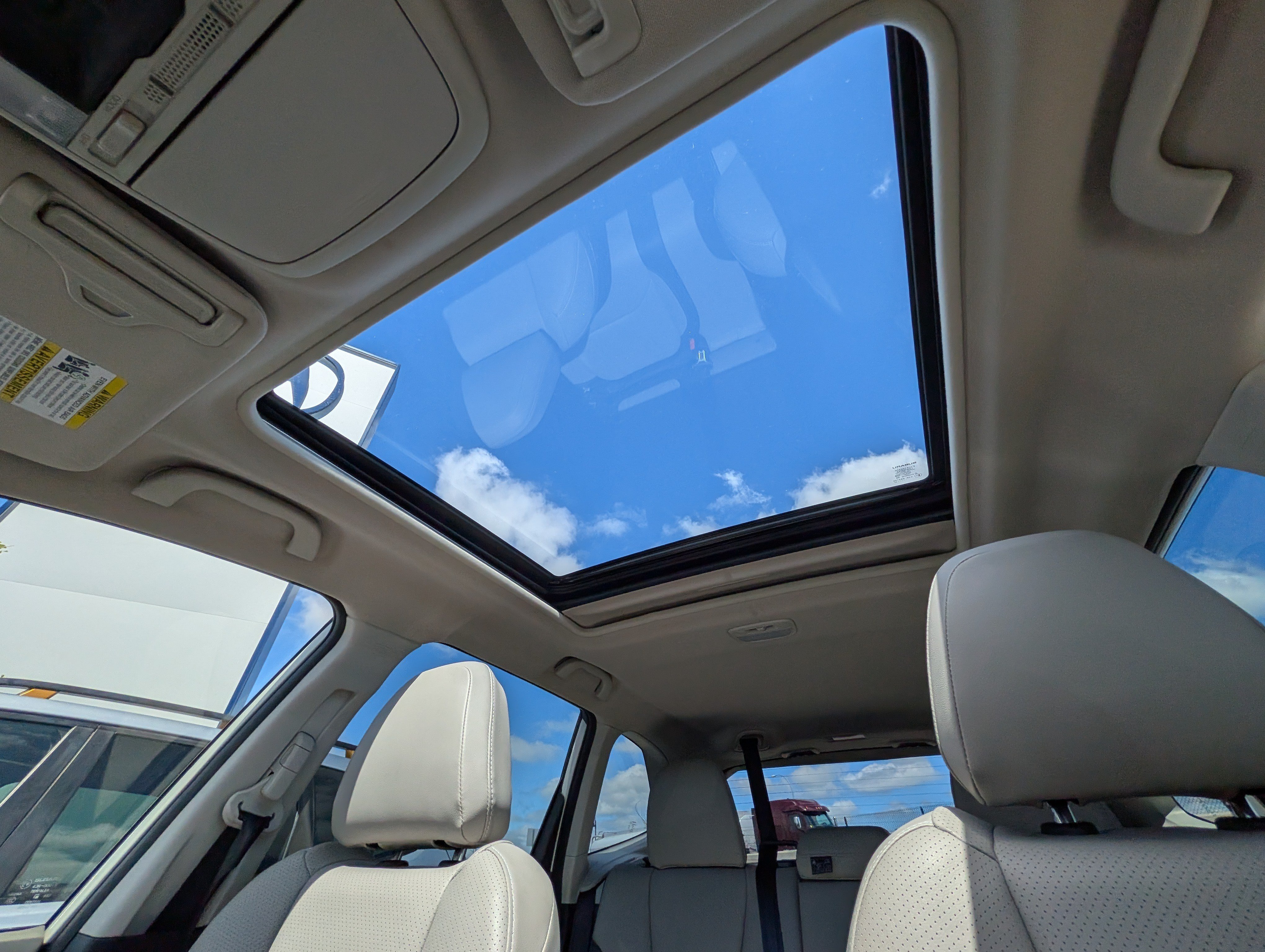 Used 2023 Crystal White Pearl Subaru Limited image 32