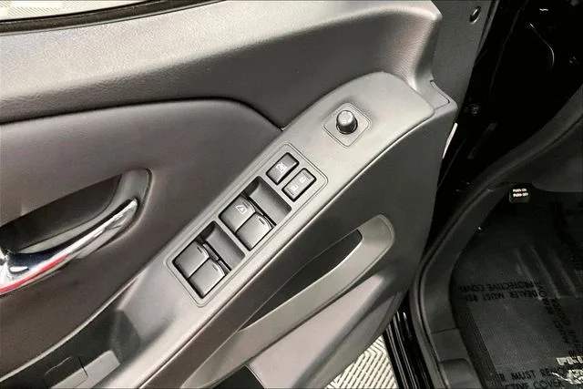 Used 2022 Super Black Nissan SV image 31