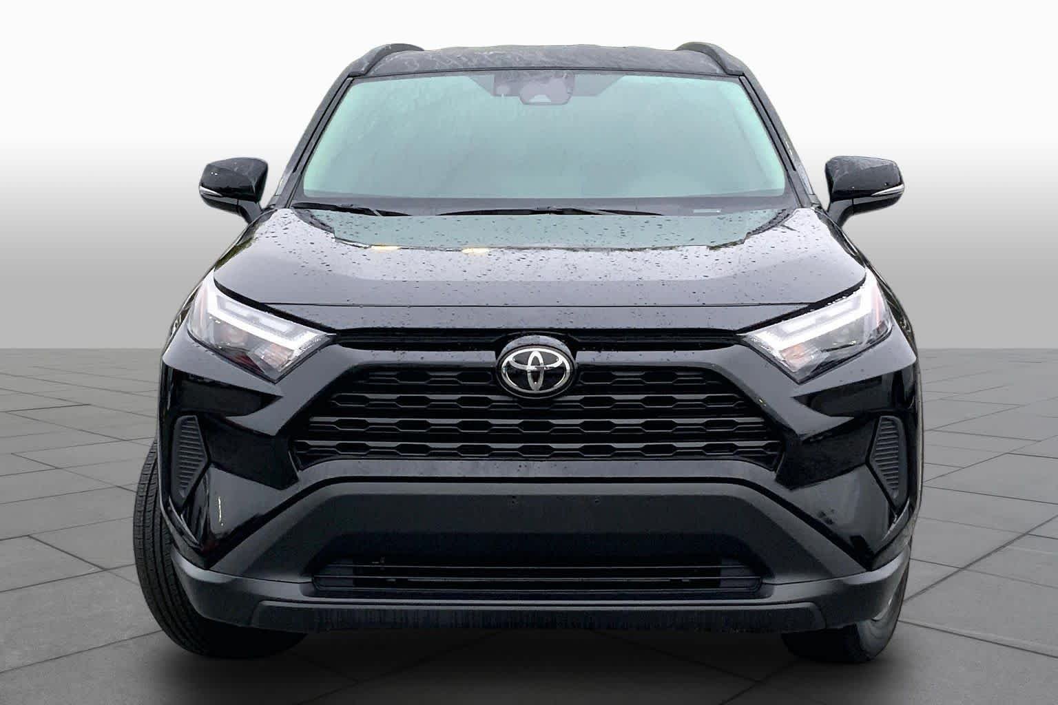Used 2025 Midnight Black Metallic Toyota XLE image 4