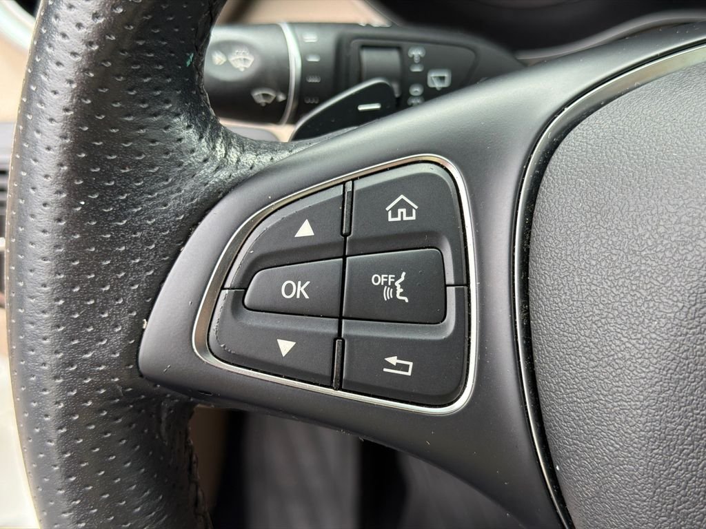 Used 2019  Mercedes-Benz GLC 300 image 25