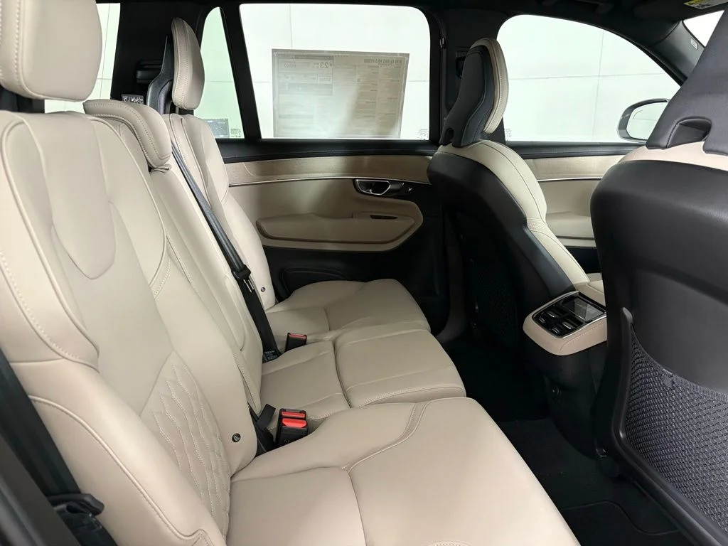 New 2026 Silver Volvo B6 Plus 7-Seater image 17