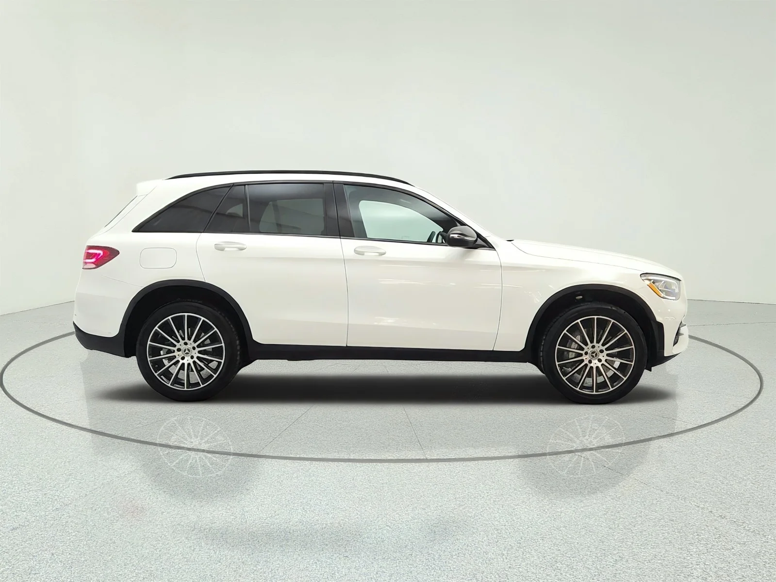 Used 2022 Polar White Mercedes-Benz GLC 300 SUV image 4