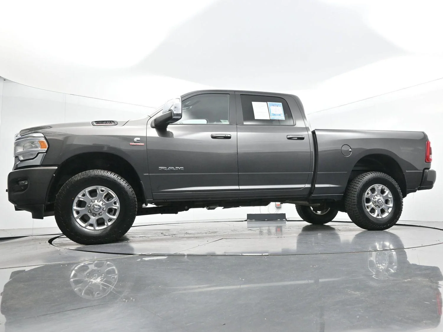 Used 2024 Granite Crystal Metallic Clearcoat Ram Laramie image 43