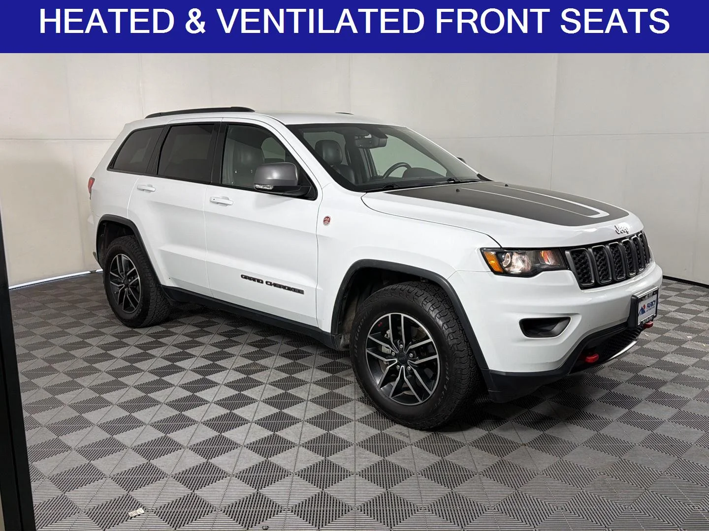 Used 2019 Bright White Clearcoat Jeep Trailhawk image 2