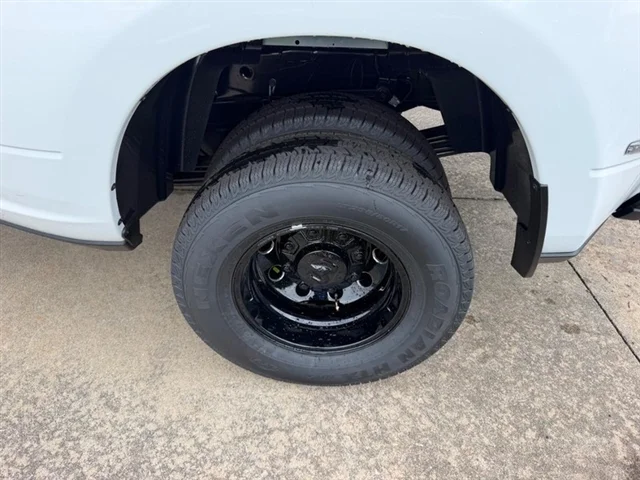 New 2026 Bright White Clear-Coat Exterior Paint RAM Laramie image 7