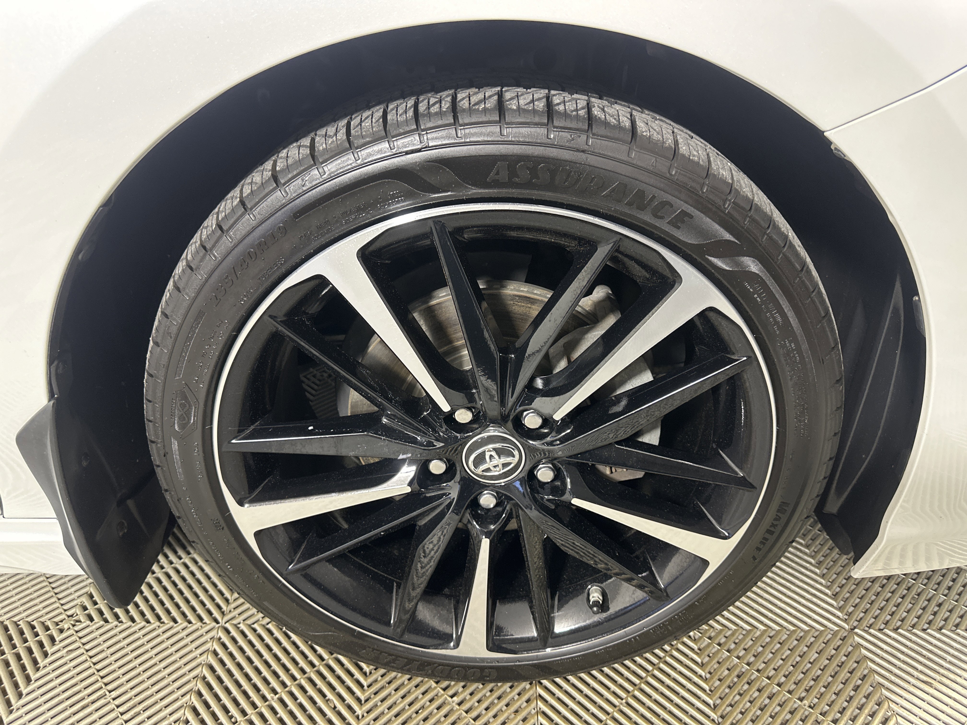 Used 2018  Toyota  image 27