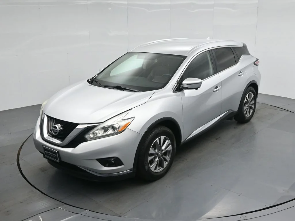 Used 2016 Silver Nissan SL image 32
