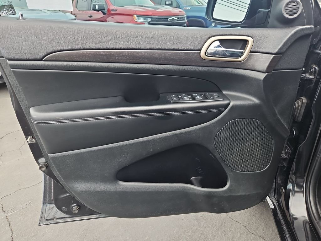 Used 2015 Brilliant Black Crystal Pearlcoat Jeep Altitude image 9