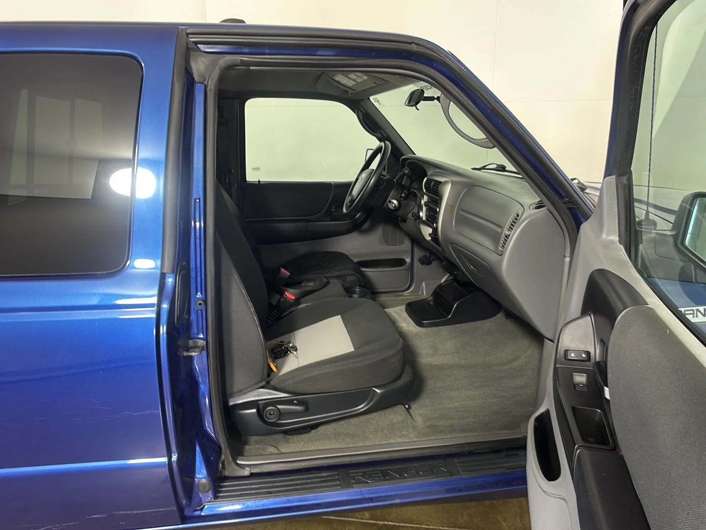 Used 2011 Vista Blue Metallic Ford XLT image 16