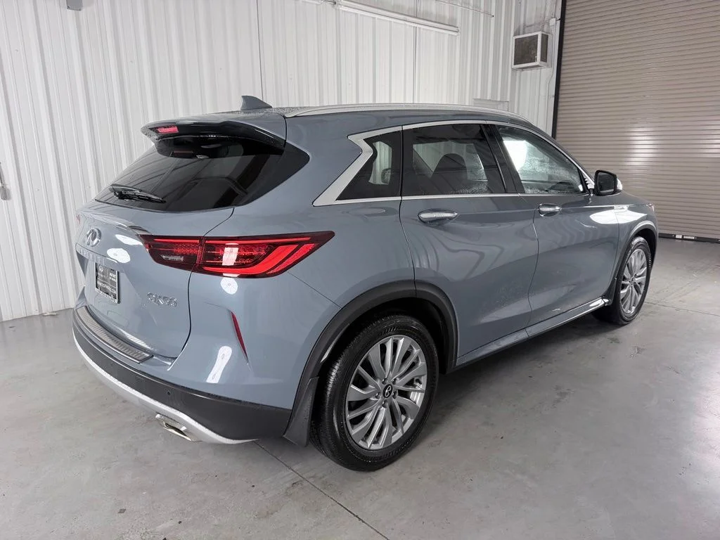 Certified Used 2023 Gray INFINITI LUXE image 5