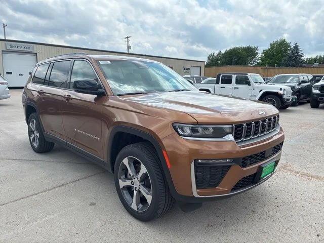 New 2026 Copper Shino Metallic Clear-Coat Exterior Paint Jeep Limited image 4