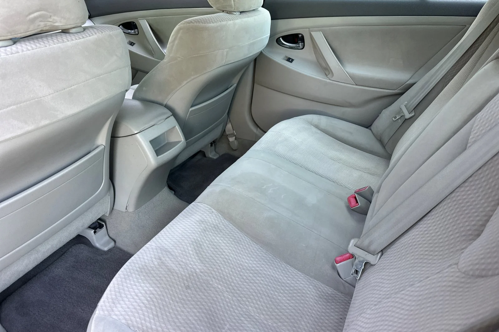 Used 2010 White Toyota  image 12