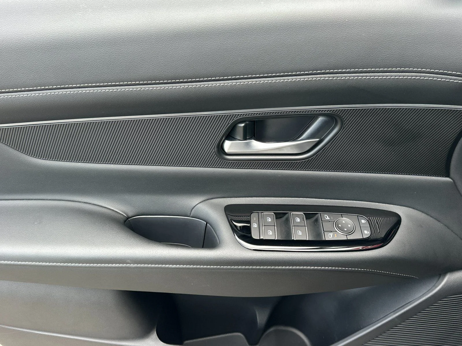 Used 2025 Gun Metallic Nissan SV image 10