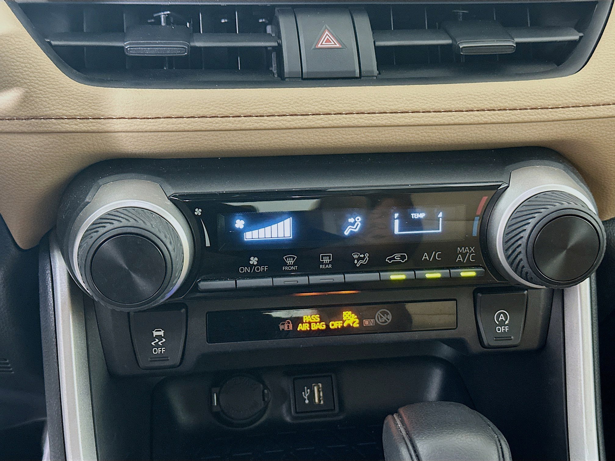 Used 2025 Ice Toyota LE image 22
