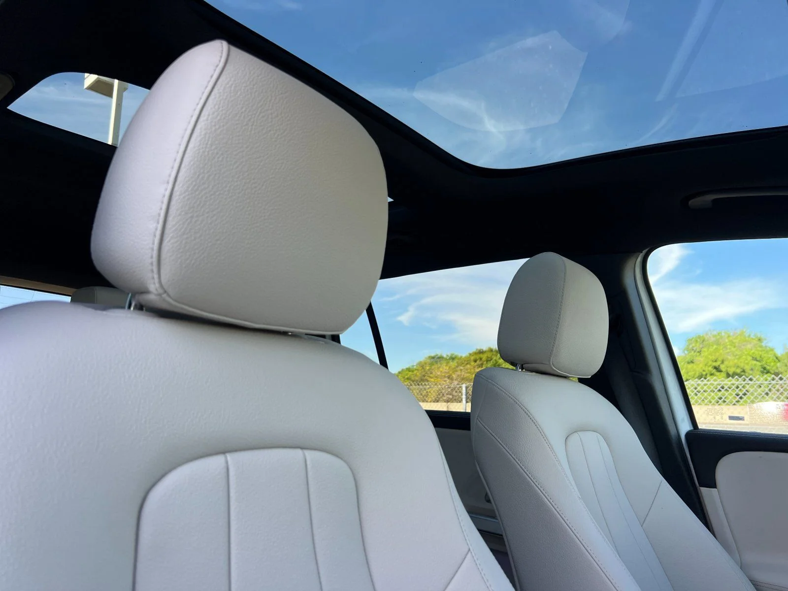 New 2026 White Mercedes-Benz GLB 250 image 20