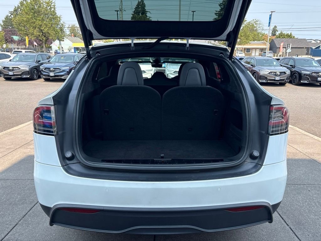Used 2022 White Tesla Base image 31
