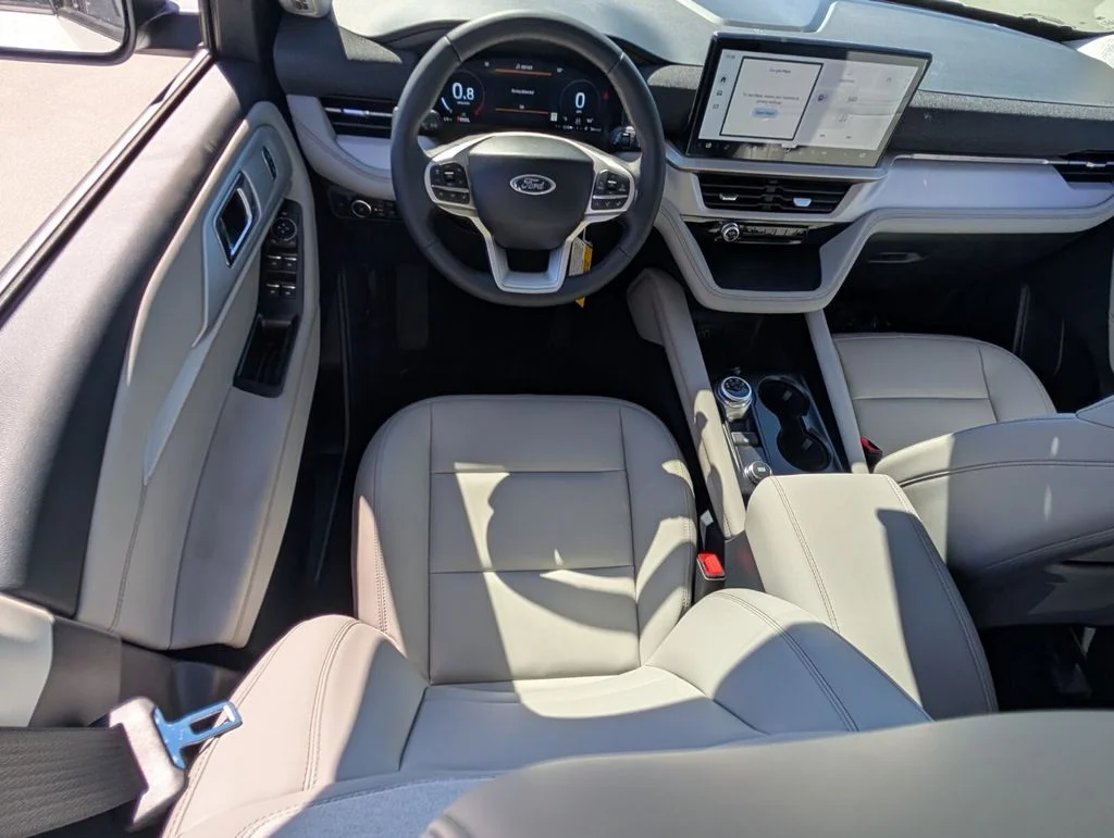 New 2026 Star White Metallic Tri-Coat Ford Active image 8
