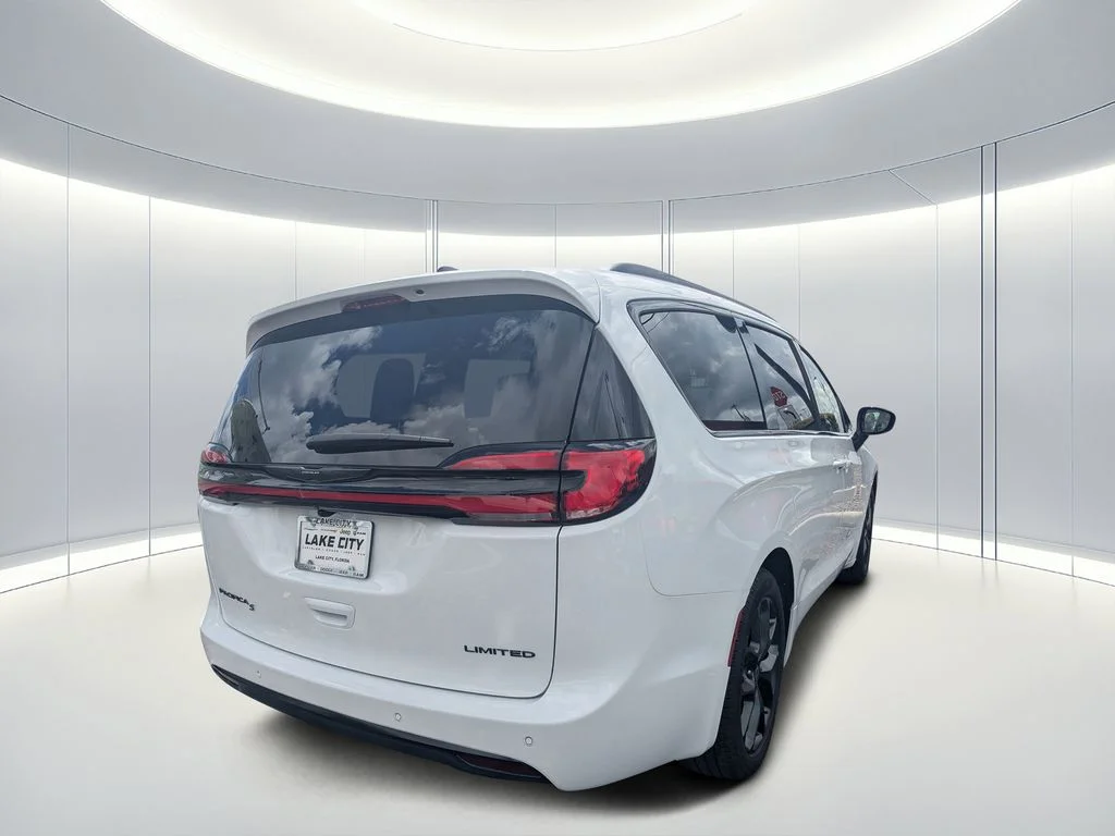 2026 Chrysler Pacifica Limited - Photo 3