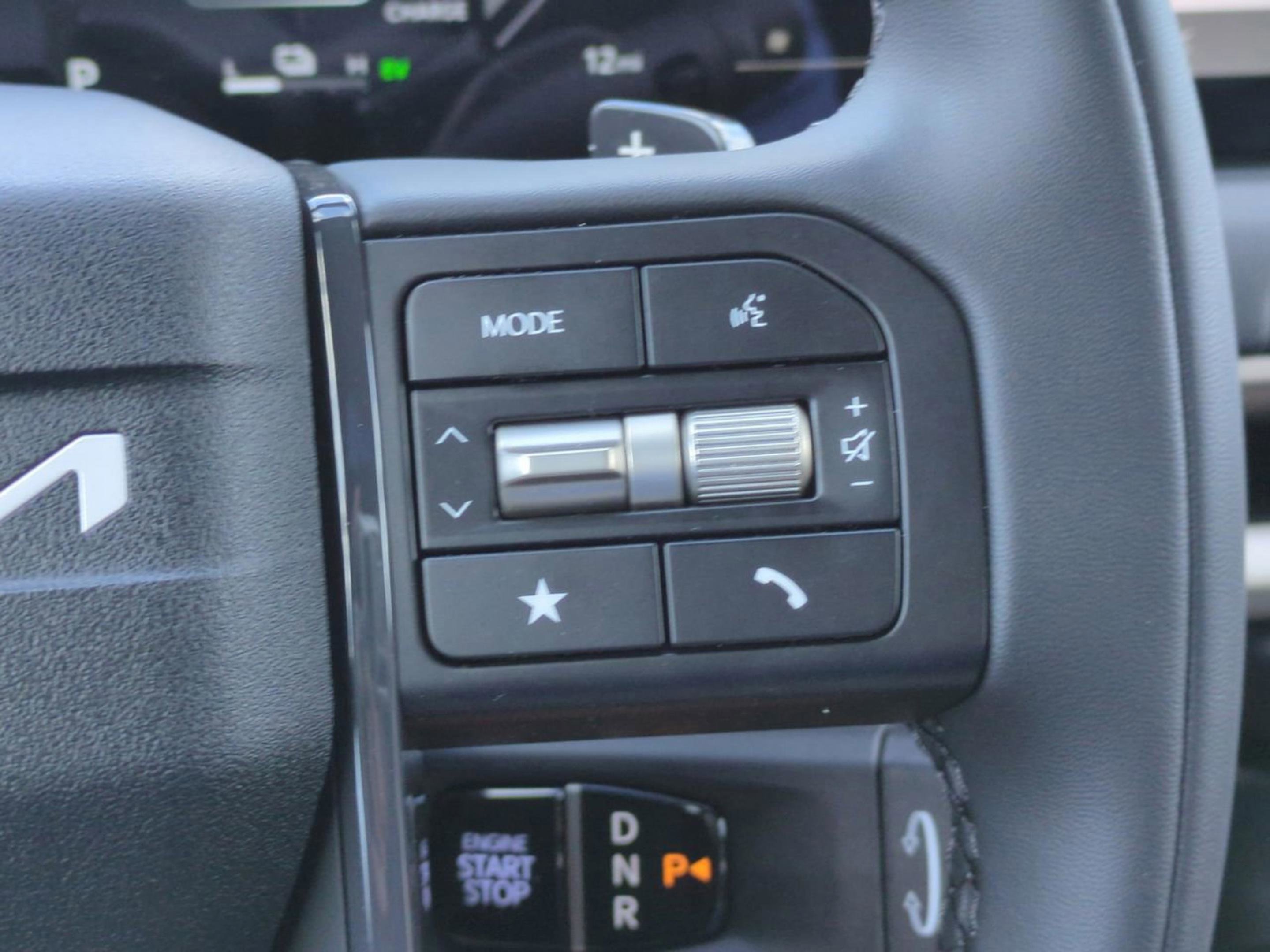 New 2027 Glacial White Pearl Kia SX image 32