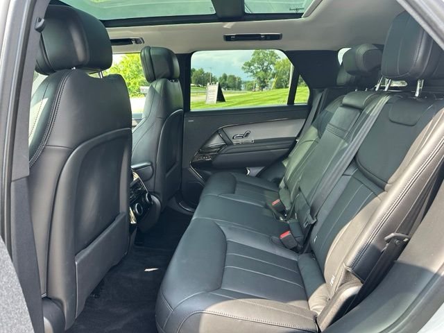 Used 2024 White Land Rover SE image 21