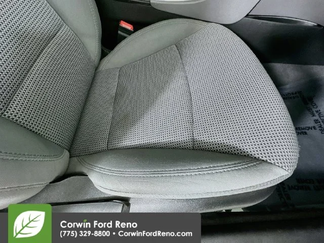 Used 2013 Radiant Silver Metallic Hyundai GLS image 29
