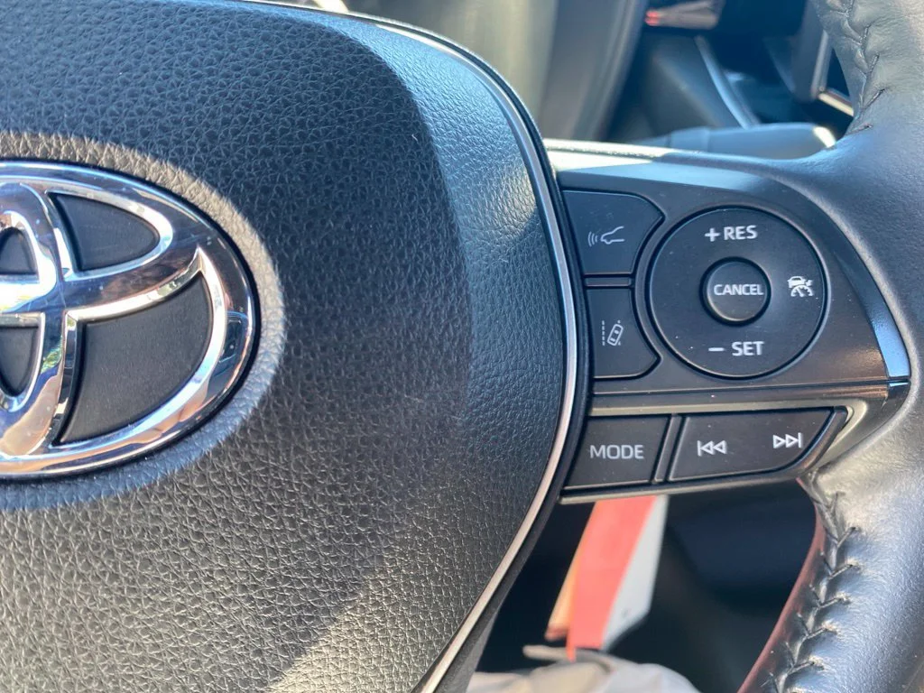 Used 2022  Toyota SE image 23