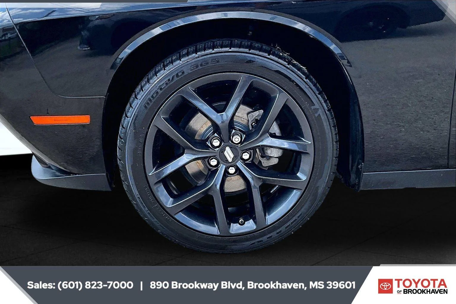 Used 2022 Pitch Black Clearcoat Dodge SXT image 7