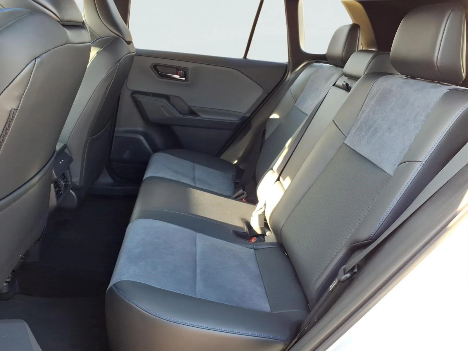 New 2026 Wind Chill Pearl with Midnight Black Metallic roof Toyota XSE image 11