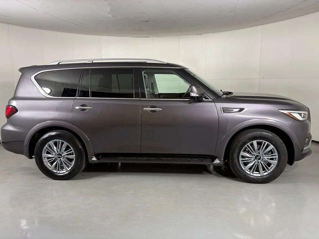 Used 2024 Gray INFINITI LUXE image 9