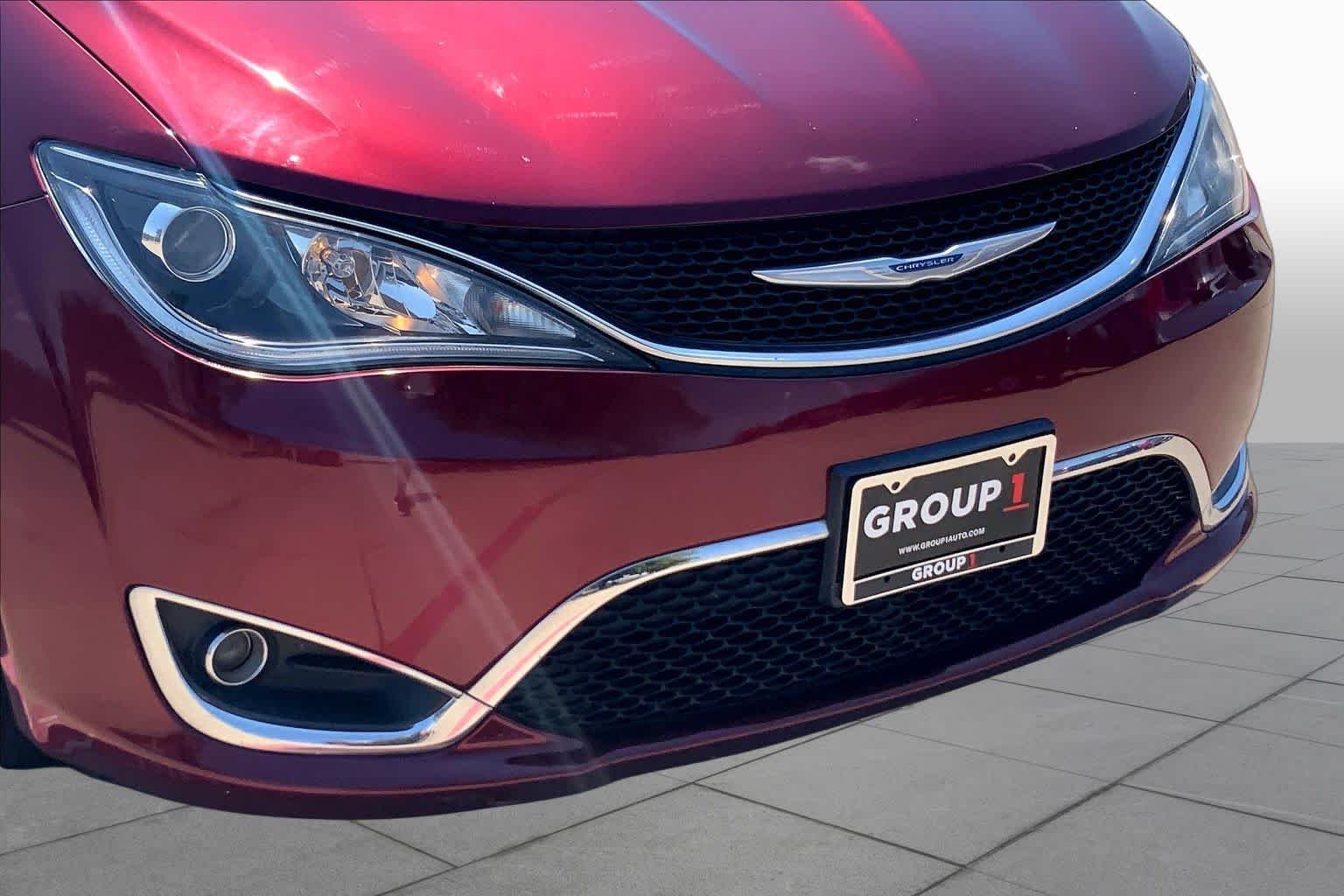Used 2018 Velvet Red Pearl Coat Chrysler Touring Plus image 29