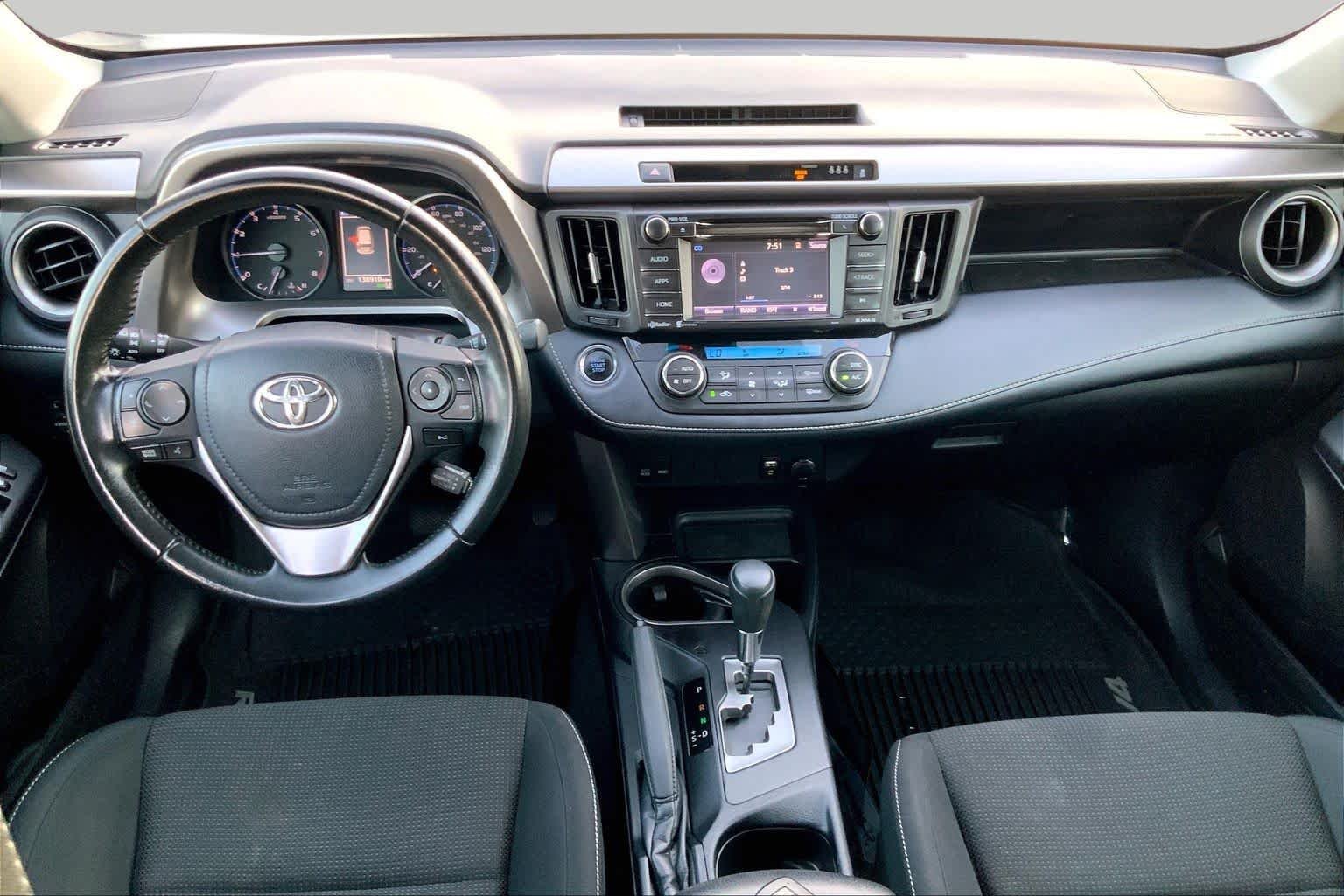 Used 2018 Super White Toyota XLE image 15