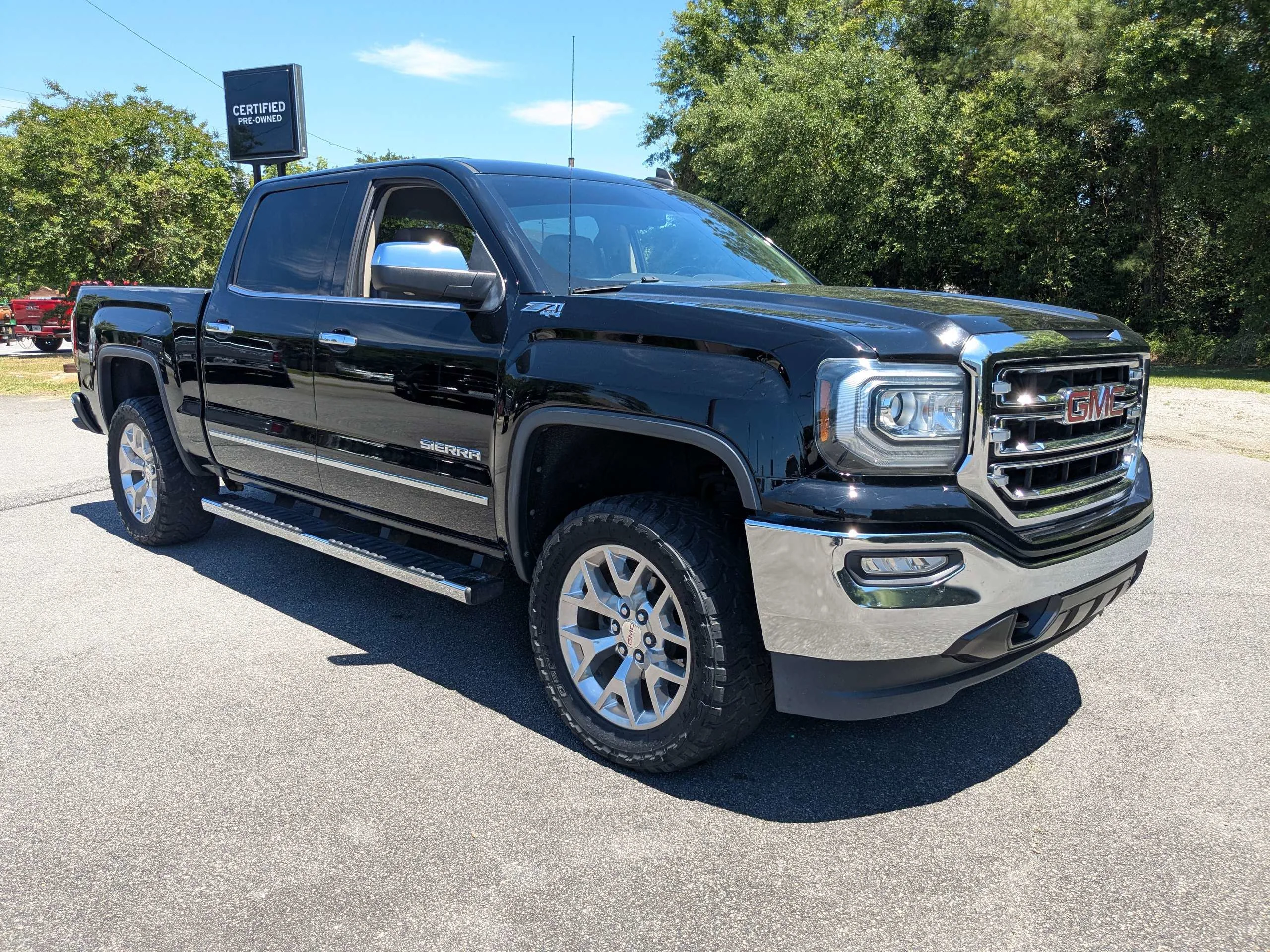 2018 GMC Sierra 4WD Crew Cab Short Box SLT's photo