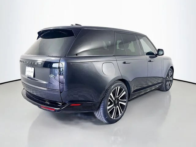 Used 2023 Gray Land Rover SE image 5