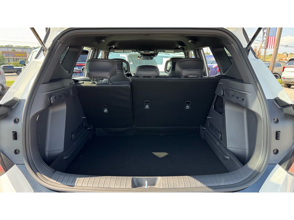 New 2027 Snow White Pearl / Black Roof Kia X-Line S image 8