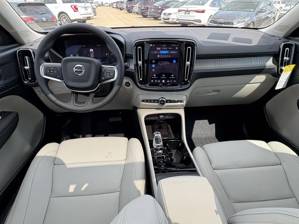2026 Volvo XC40 Plus - Photo 26