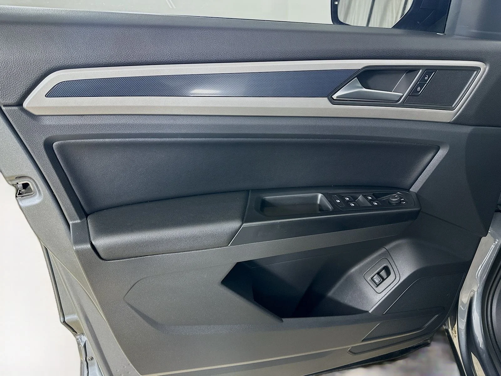 Used 2020 Gray Volkswagen  image 17