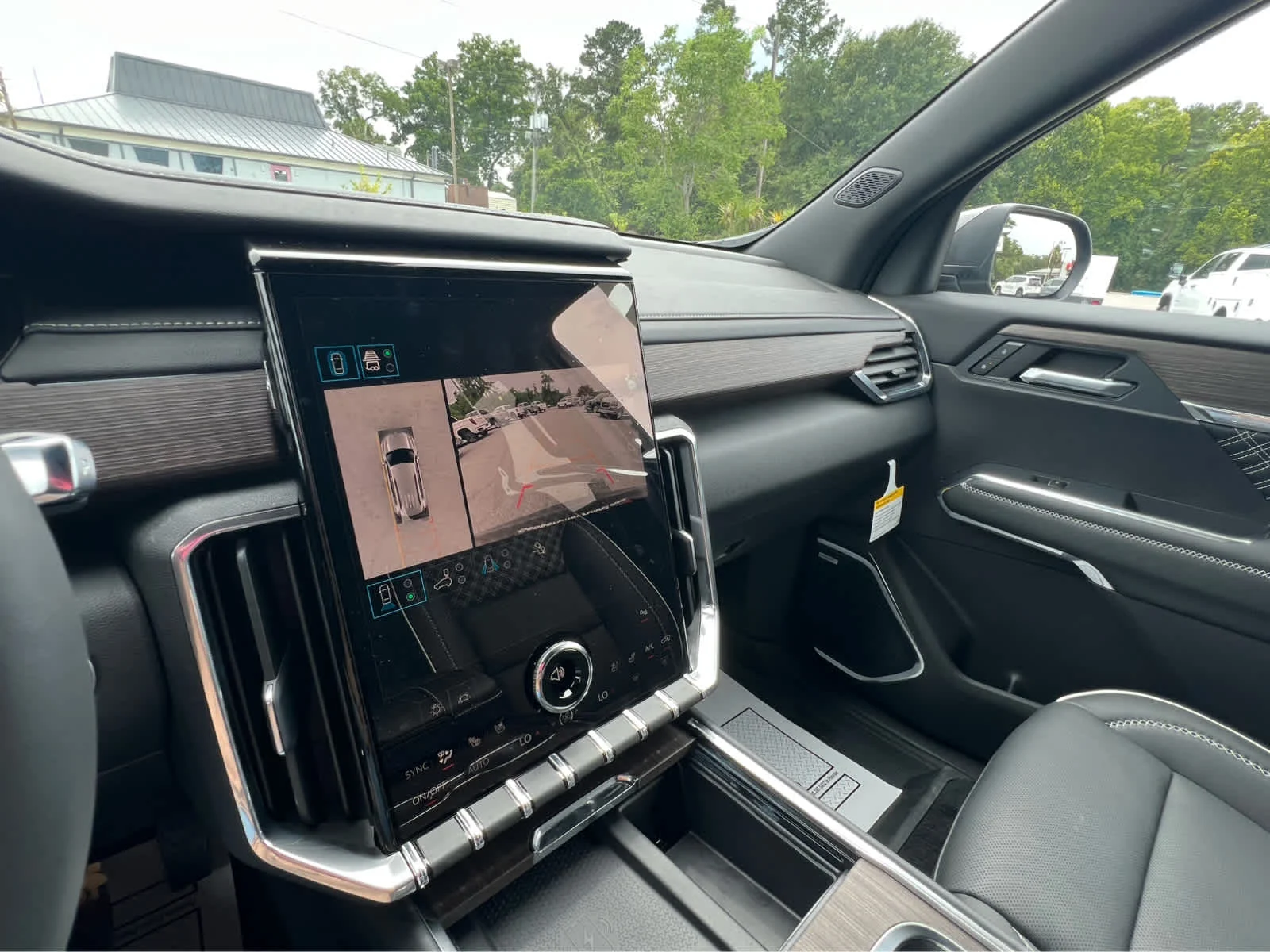 2026 GMC Acadia Denali - Photo 13