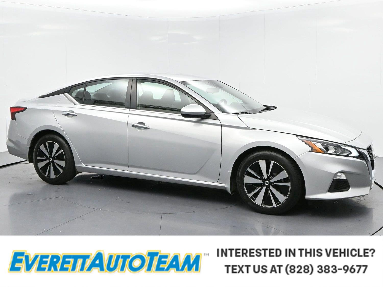 Used 2022 Brilliant Silver Metallic Nissan 2.5 SV image 1