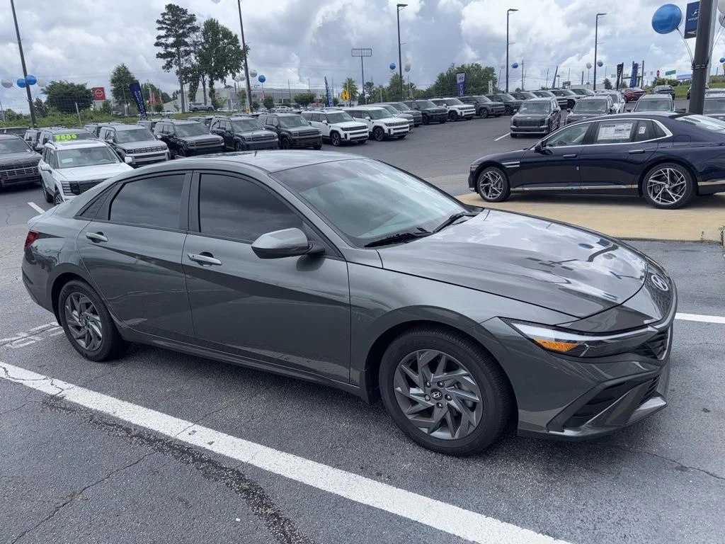 Used 2024 Gray Hyundai SEL image 3