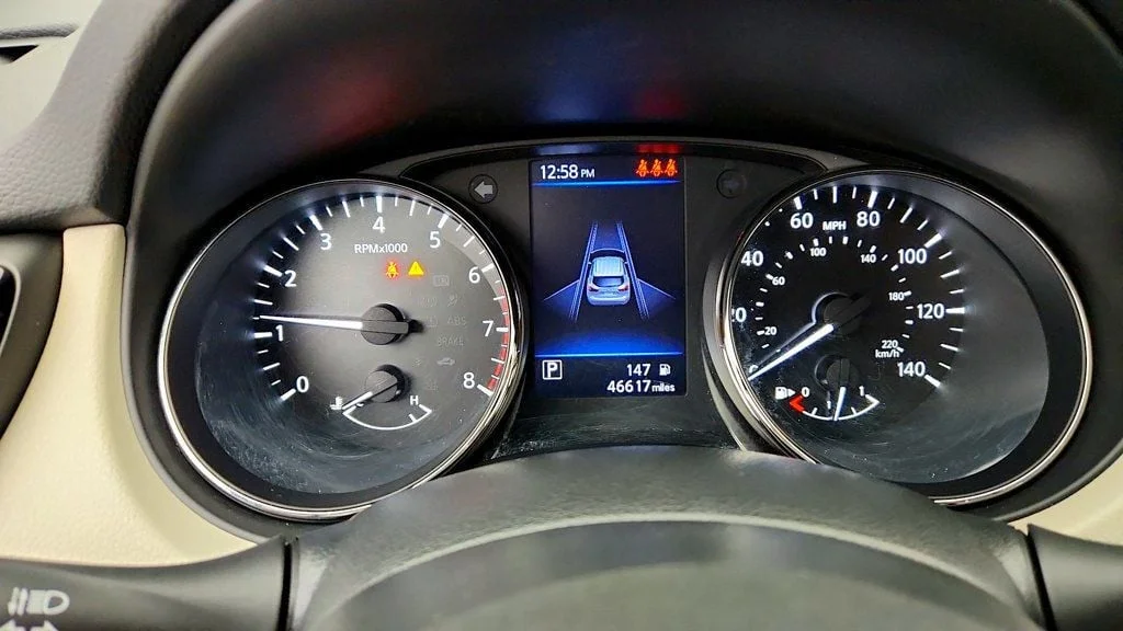 Used 2020 Brilliant Silver Metallic Nissan FWD SV image 15
