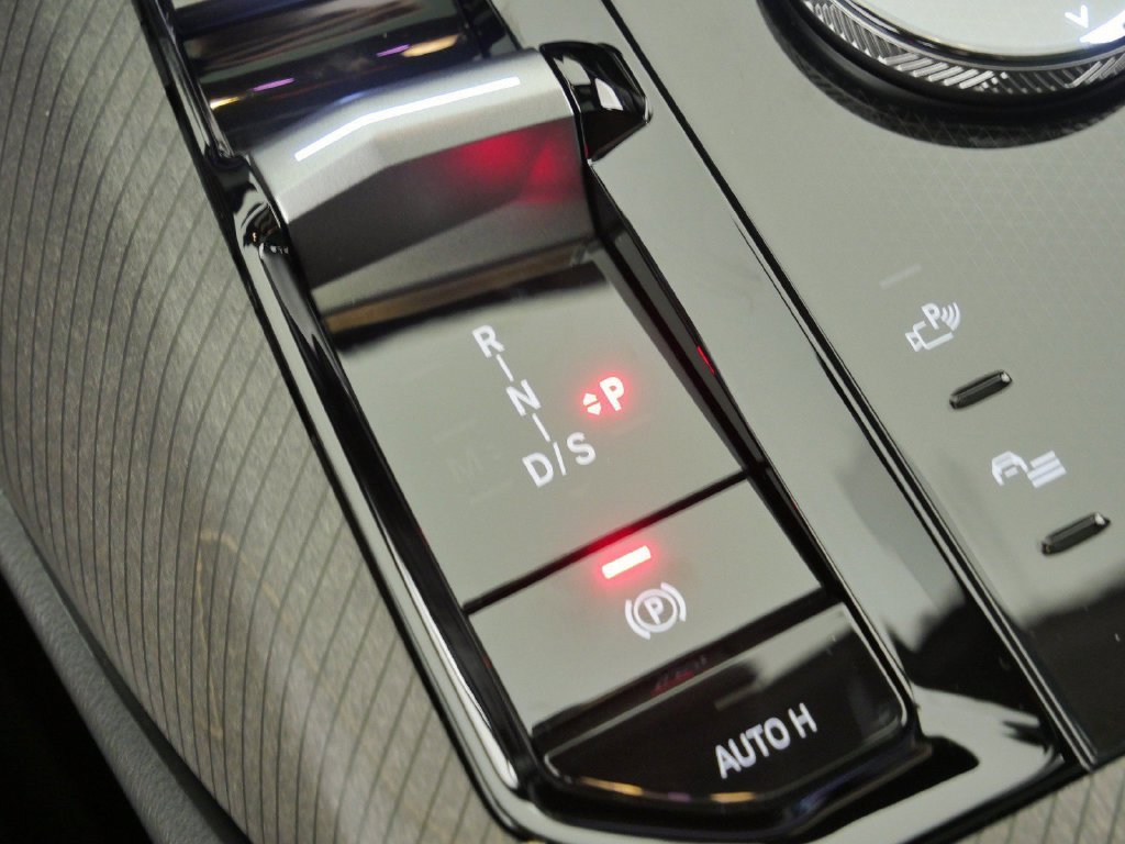 Used 2026 Alpine White BMW 30 xDrive image 46