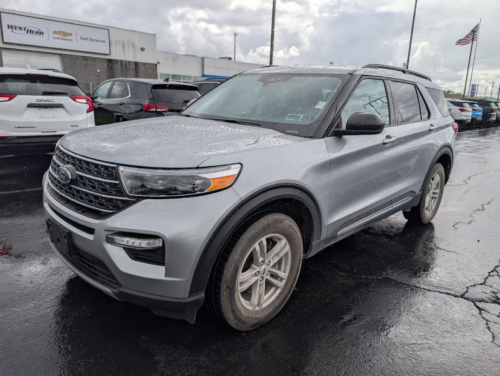 Used 2023 Iconic Silver Ford XLT image 4