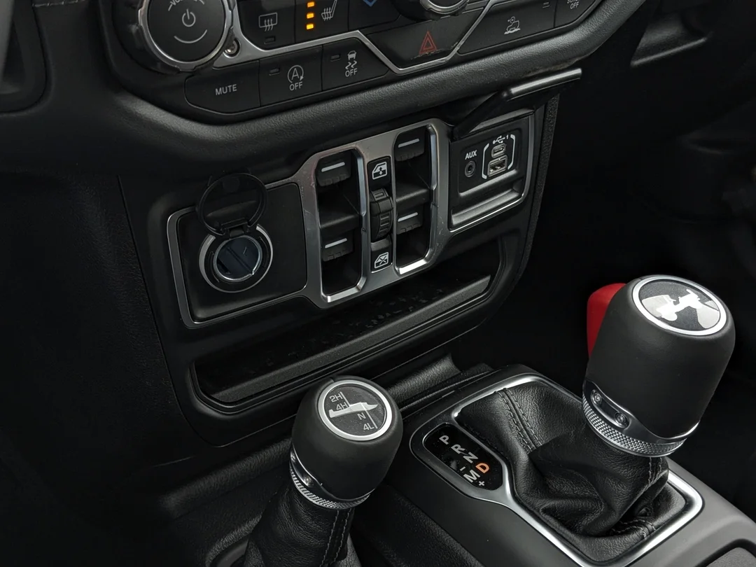 New 2026 Grey Jeep Sahara - - 4x4 - McKinley Leather - Body-Color Top - Power Seats - Remote Start & More! image 21